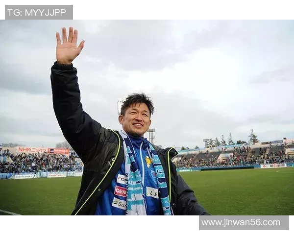 布莱恩绿茵赛场逐梦传奇展现永不言弃的足球精神