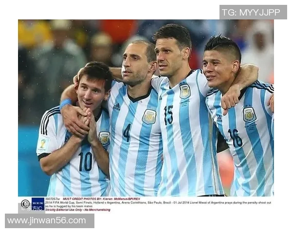 足球巨星亲笔签名珍品闪耀登场 球迷收藏新热潮掀起